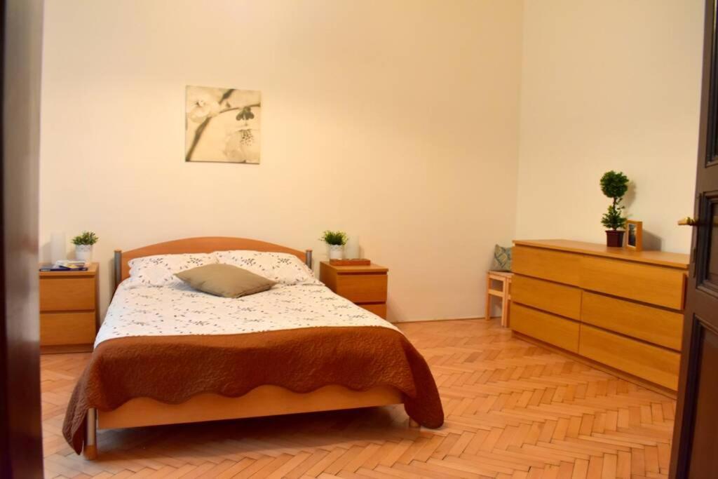 Апартаменти Bedroom With Sauna